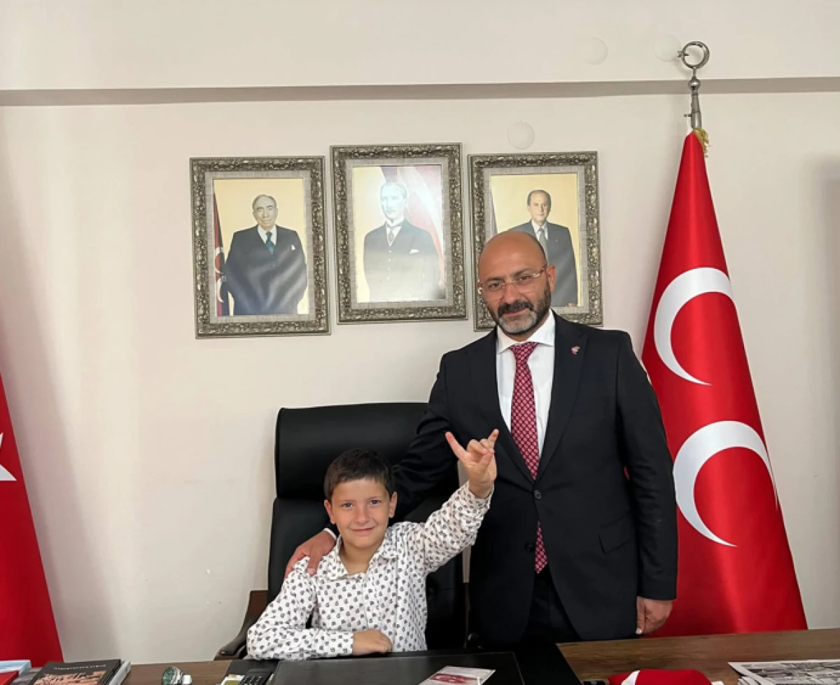 23 NİSAN'DA KOLTUĞUNU  OĞLUNA BIRAKTI...