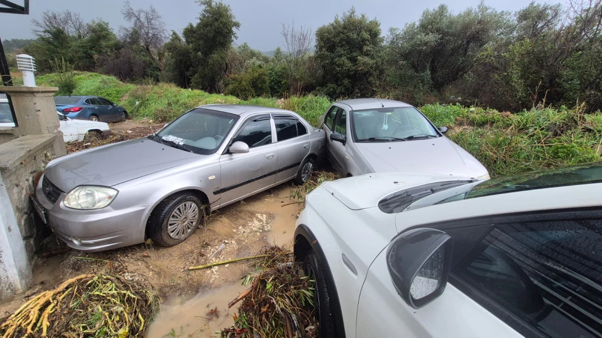 ANİDEN BASTIRAN YAĞMUR, VATANDAŞA KABUS YAŞATTI.