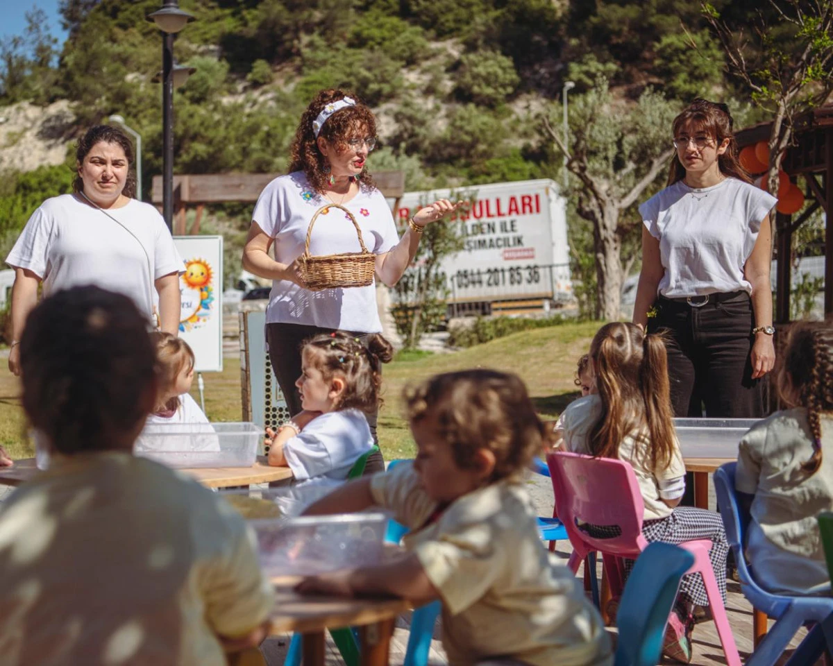 ANNE-BABA-&Ccedil;OCUK MERKEZİ&rsquo;NDE BAHAR ETKİNLİĞİ