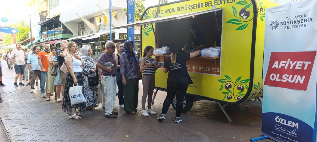 AYDIN B&Uuml;Y&Uuml;KŞEHİR BELEDİYESİ&rsquo;NDEN VATANDAŞLARA AŞURE İKRAMI