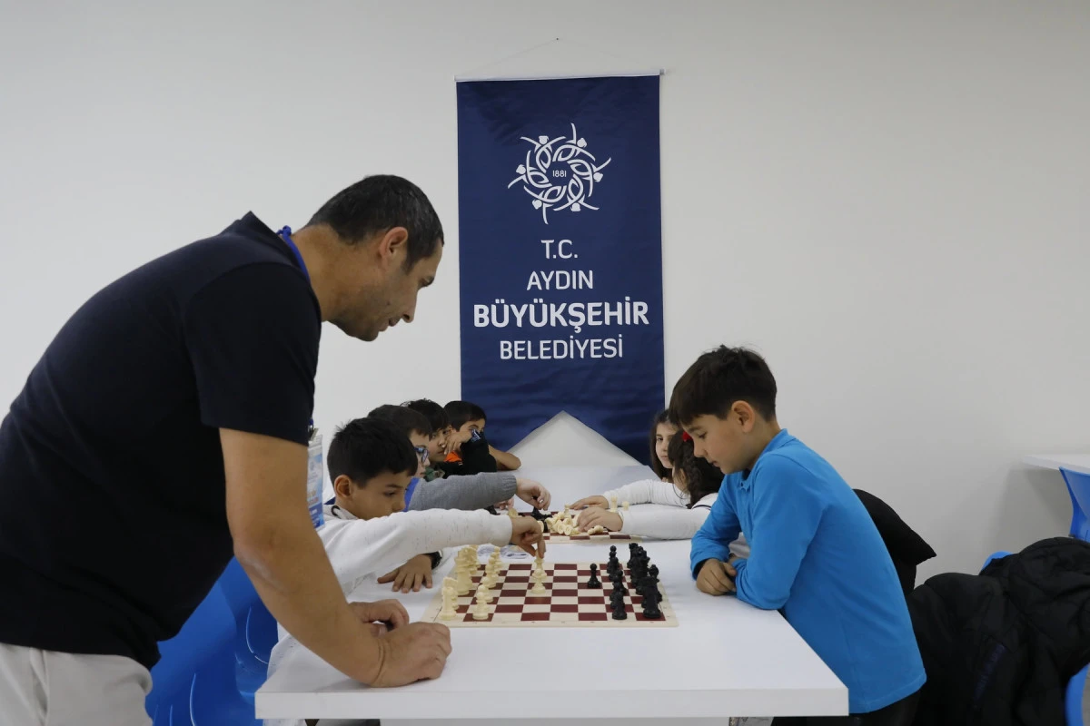 AYDIN B&Uuml;Y&Uuml;KŞEHİR BELEDİYESİ&rsquo;NİN SATRAN&Ccedil; EĞİTİMLERİ S&Uuml;R&Uuml;YOR