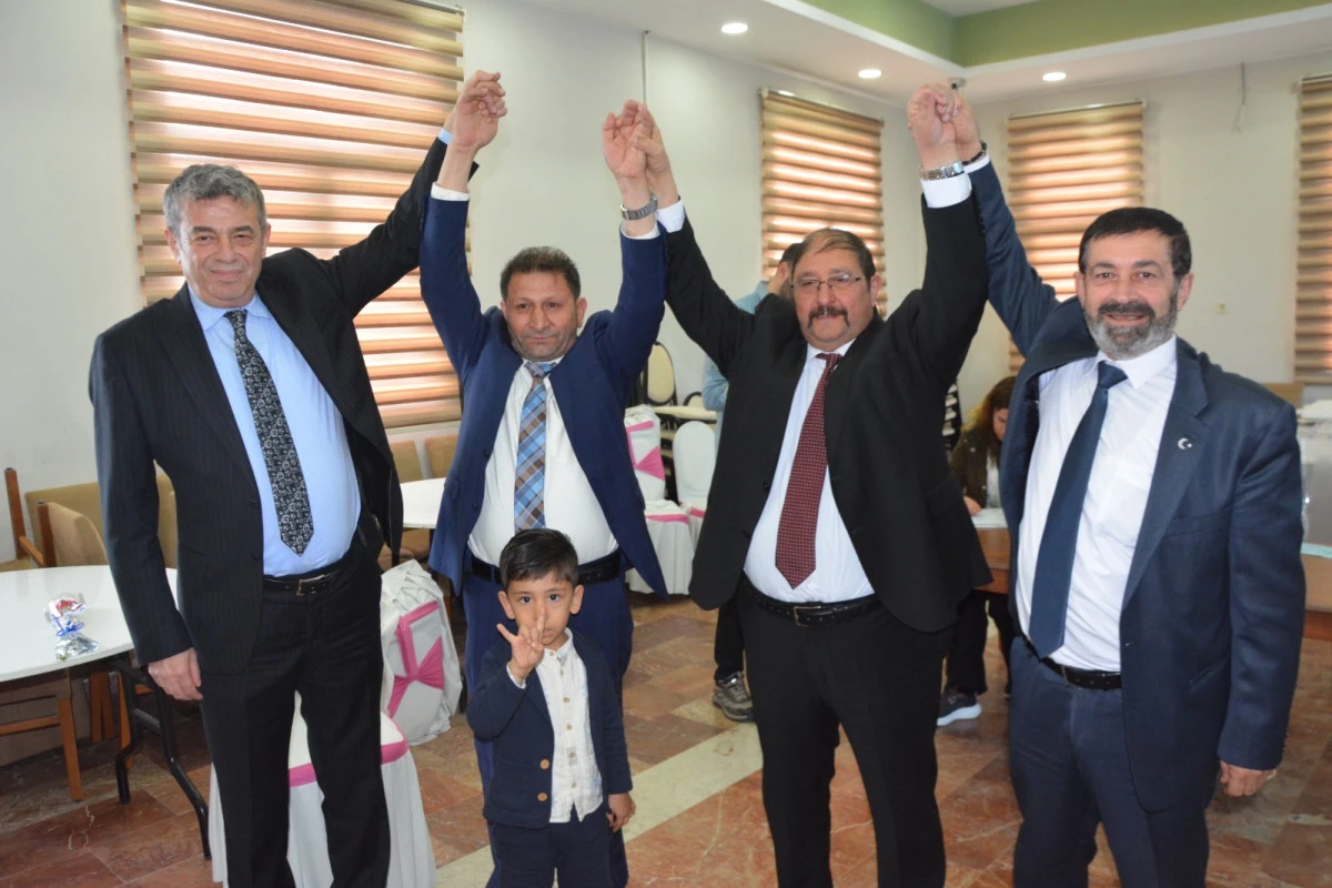 Aydın Kasaplar ve Celepler Odası&rsquo;nda 13 yıl başkanlık yaptıktan sonra g&ouml;revi devreden İsmail Kadı, aradan ge&ccedil;en s&uuml;renin ardından yeniden aday olduğu se&ccedil;imde &uuml;yelerin b&uuml;y&uuml;k desteğini alarak başkanlık koltuğuna geri d&ouml;nd&uuml;.