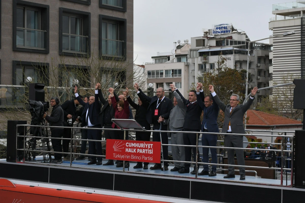 AYDIN'IN CHP&rsquo;Lİ BELEDİYE BAŞKANLARI TAM KADRO MİTİNGE KATILDI