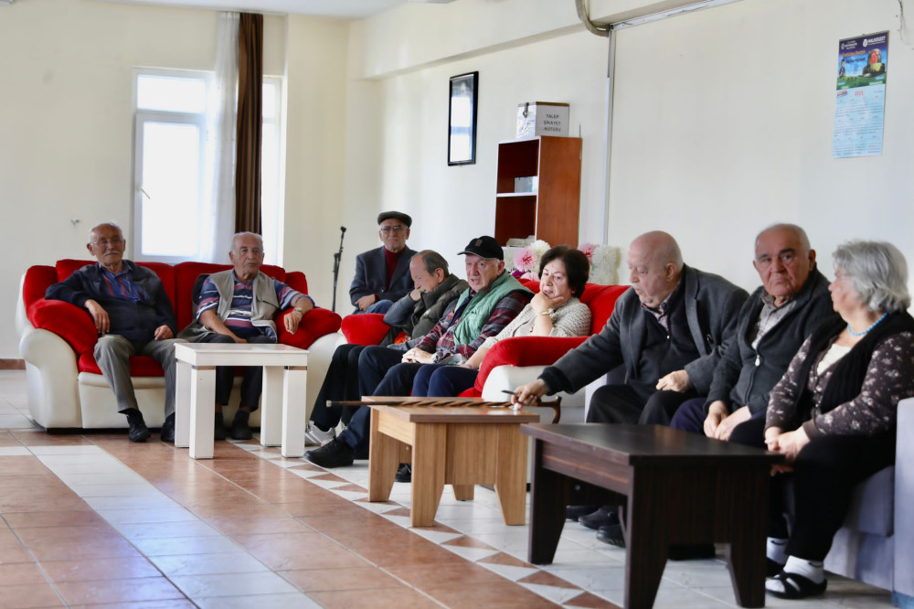 BAŞKAN ATABAY HUZUREVİ’Nİ ZİYARET ETTİ.