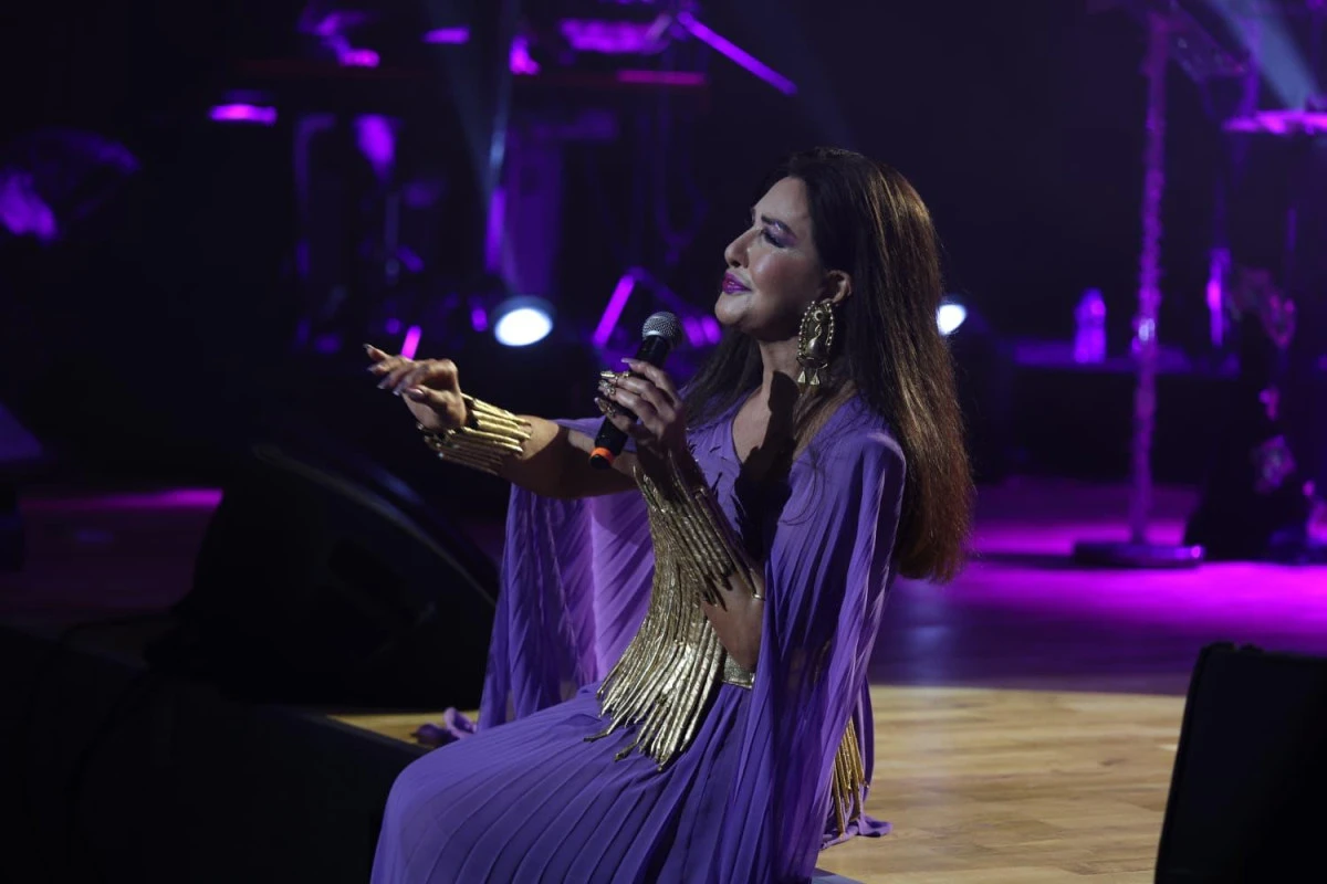 BAŞKAN &Ccedil;ER&Ccedil;İOĞLU 8 MART D&Uuml;NYA KADINLAR G&Uuml;N&Uuml;&rsquo;NDE VATANDAŞLARI SEVİLEN SANAT&Ccedil;I N&Uuml;KHET DURU İLE BULUŞTURDU