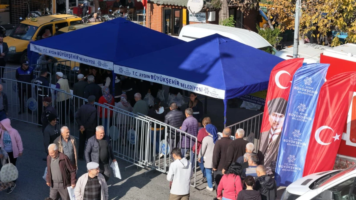 BAŞKAN ÇERÇİOĞLU, ATA TOHUMLARINDAN ÜRETİLEN FİDELERİ BOZDOĞAN’DA VATANDAŞLARLA BULUŞTURDU