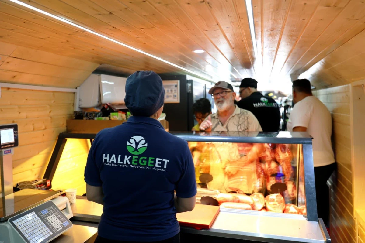 BAŞKAN &Ccedil;ER&Ccedil;İOĞLU AYDIN B&Uuml;Y&Uuml;KŞEHİR BELEDİYESİ MOBİL HALK EGE ET HİZMETLERİNİ DİDİM&rsquo;DE VATANDAŞLARLA BULUŞTURDU
