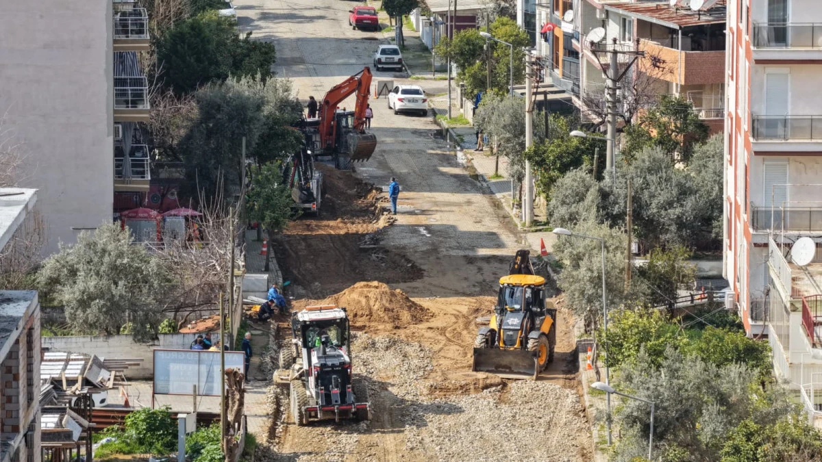 BAŞKAN &Ccedil;ER&Ccedil;İOĞLU AYDIN&rsquo;IN T&Uuml;M İL&Ccedil;ELERİNDE YOL YAPIM VE YENİLEME &Ccedil;ALIŞMALARINI S&Uuml;RD&Uuml;R&Uuml;YOR