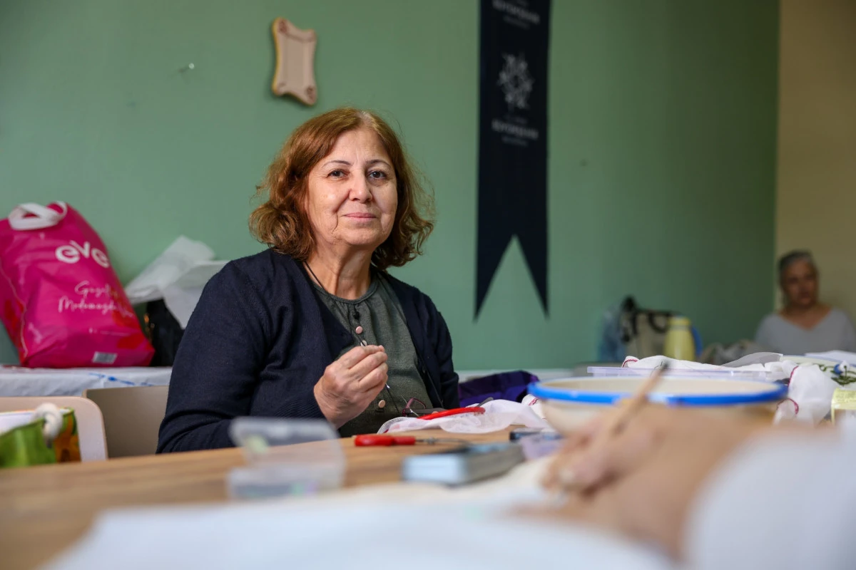BAŞKAN &Ccedil;ER&Ccedil;İOĞLU AYDINLI KADINLARIN YANINDA
