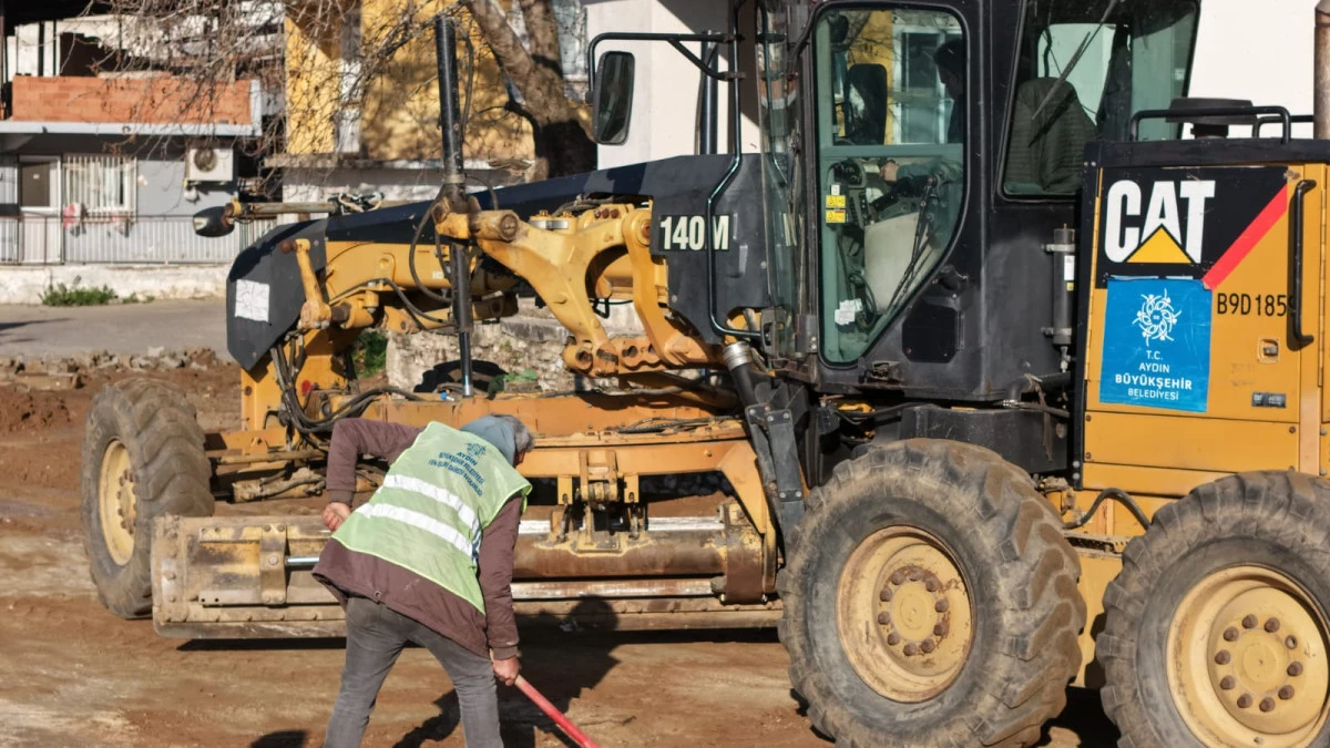 BAŞKAN &Ccedil;ER&Ccedil;İOĞLU EFELER&rsquo;İN YOLLARINI YENİLİYOR