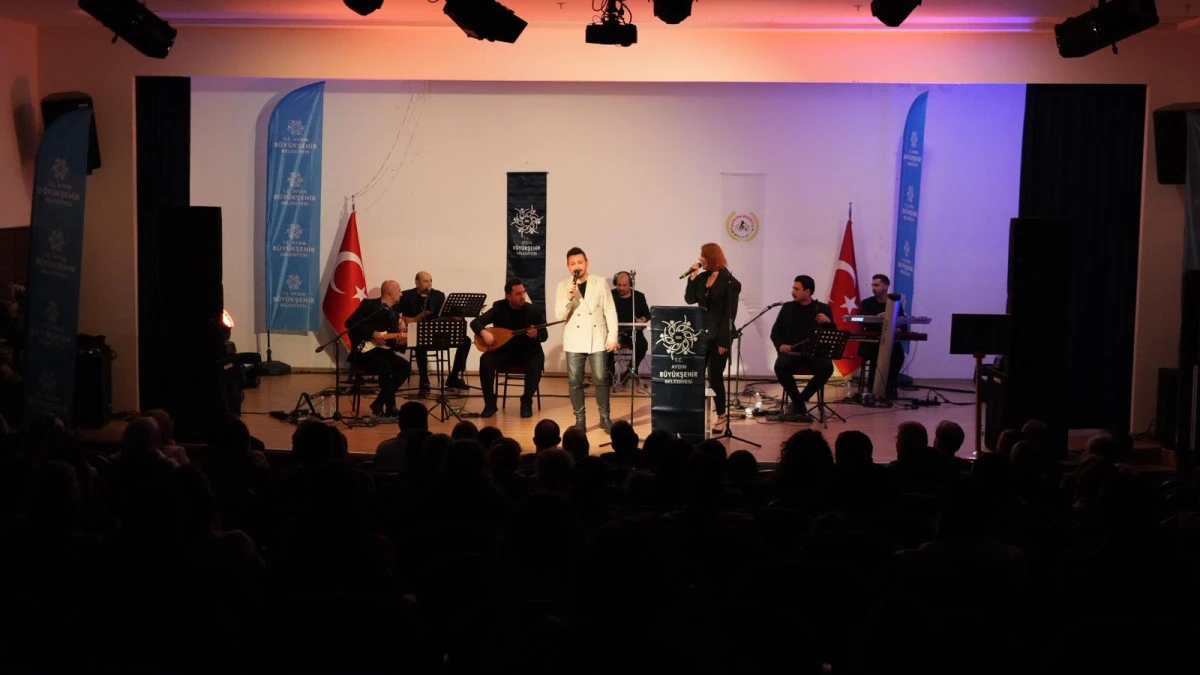 BAŞKAN &Ccedil;ER&Ccedil;İOĞLU İNCİRLİOVALILARI  &ldquo;ANADOLU&rsquo;DAN T&Uuml;RK&Uuml;LER&rdquo; ETKİNLİĞİNDE BİRARAYA GETİRDİ