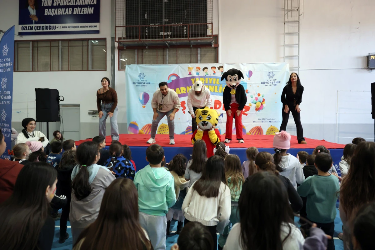 BAŞKAN &Ccedil;ER&Ccedil;İOĞLU NAZİLLİ&rsquo;DE &Ccedil;OCUKLARI YARIYIL KARNE ŞENLİĞİ İLE BULUŞTURDU