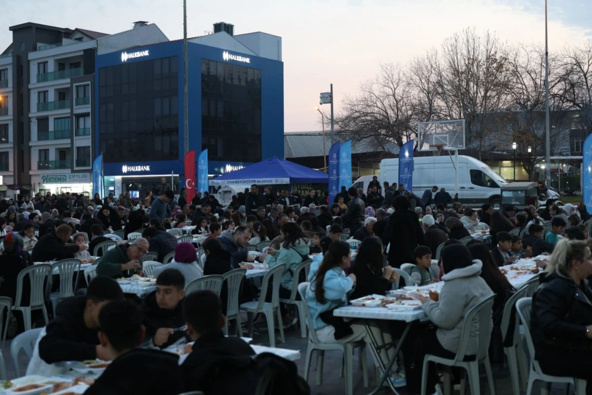 BAŞKAN &Ccedil;ER&Ccedil;İOĞLU RAMAZAN AYININ BEREKETİNİ AYDIN&rsquo;IN D&Ouml;RT BİR YANINA TAŞIMAYI S&Uuml;RD&Uuml;R&Uuml;YOR