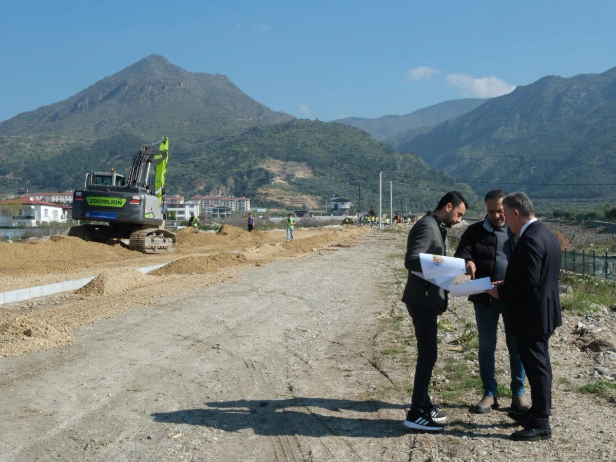 BAŞKAN &Ccedil;ER&Ccedil;İOĞLU T&Uuml;M İL&Ccedil;ELERDE YOL YAPIM VE YENİLEME &Ccedil;ALIŞMALARINI S&Uuml;RD&Uuml;R&Uuml;YOR