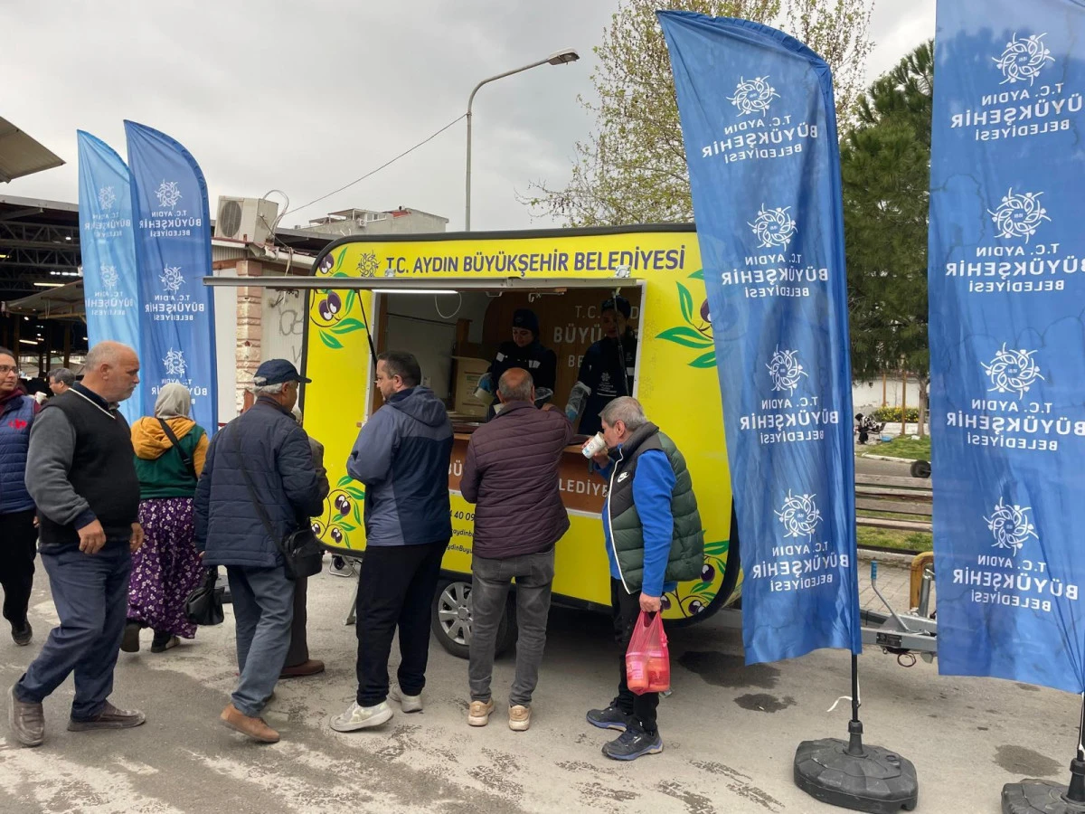 BAŞKAN &Ccedil;ER&Ccedil;İOĞLU VATANDAŞLARIN VE PAZARCI ESNAFLARININ YANINDA OLMAYA DEVAM EDİYOR