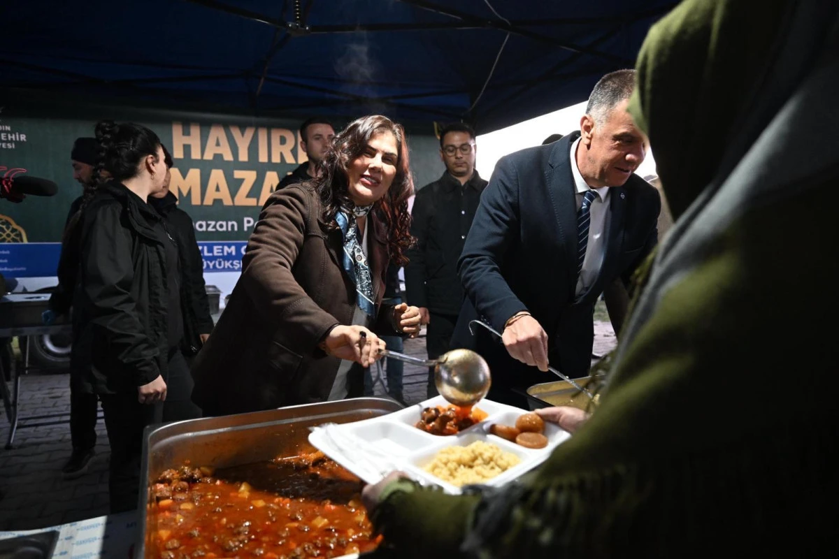 BAŞKAN &Ccedil;ER&Ccedil;İOĞLU YENİPAZAR&rsquo;DA VATANDAŞLARLA İFTAR SOFRASINDA BULUŞTU