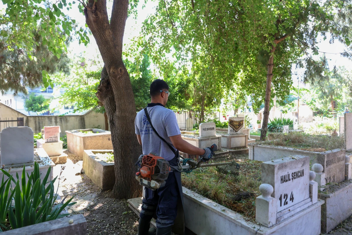 BAŞKAN &Ccedil;ER&Ccedil;İOĞLU&rsquo;NDAN MEZARLIKLARDA KURBAN BAYRAMI &Ouml;NCESİ TEMİZLİK &Ccedil;ALIŞMASI