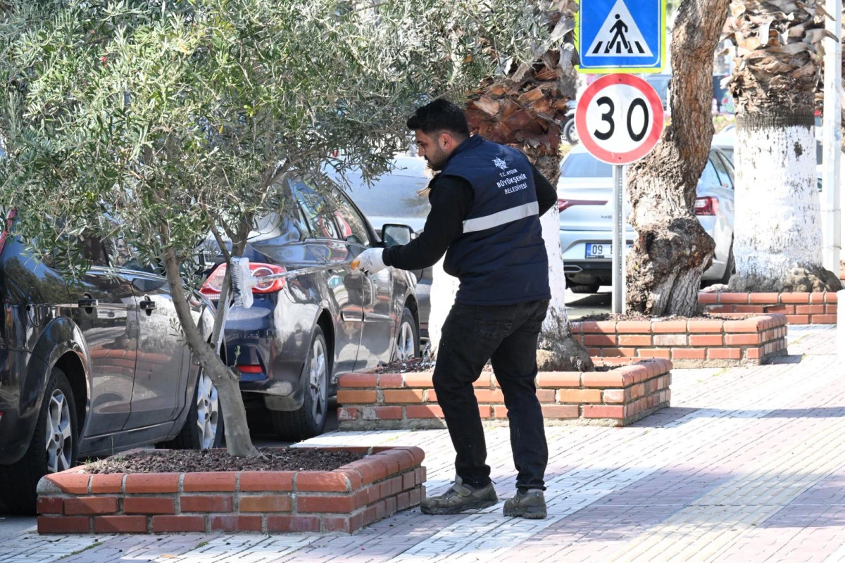 BAŞKAN &Ccedil;ER&Ccedil;İOĞLU'NDAN RAMAZAN BAYRAMI &Ouml;NCESİ KUŞADASI&rsquo;NDA YOĞUN &Ccedil;ALIŞMA
