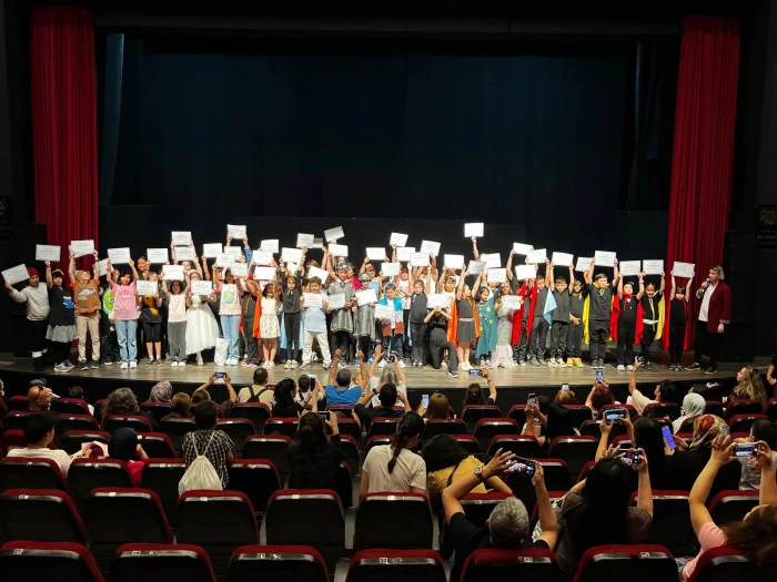 BAŞKAN &Ccedil;ER&Ccedil;İOĞLU&rsquo;NUN BAŞLATTIĞI YARATICI DRAMA AT&Ouml;LYESİ&rsquo;NİN MİNİK &Ouml;ĞRENCİLERİNDEN MUHTEŞEM G&Ouml;STERİ