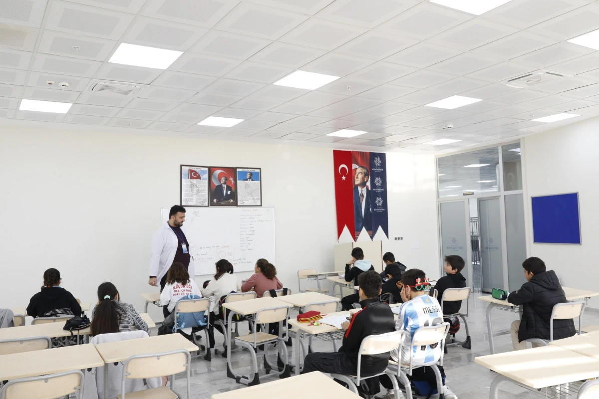 BAŞKAN &Ccedil;ER&Ccedil;İOĞLU&rsquo;NUN DESTEKLERİYLE HER YAŞTAN VATANDAŞ İNGİLİZCE &Ouml;ĞRENİYOR