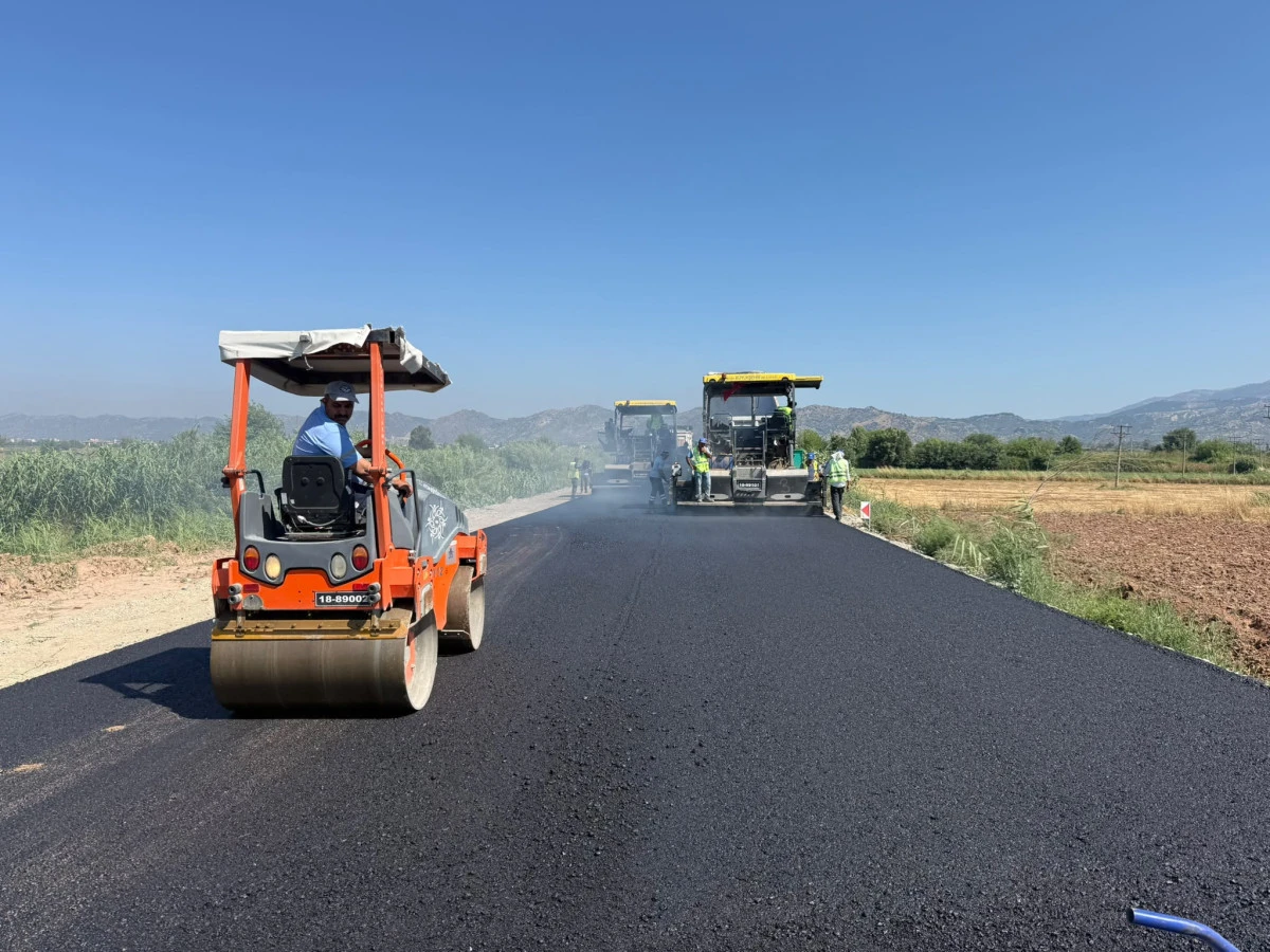 BAŞKAN &Ccedil;ER&Ccedil;İOĞLU&rsquo;NUN &Ouml;NC&Uuml;L&Uuml;Ğ&Uuml;NDE AYDIN&rsquo;IN T&Uuml;M İL&Ccedil;ELERİNDE YOL YAPIM VE YENİLEME &Ccedil;ALIŞMALARI DEVAM EDİYOR