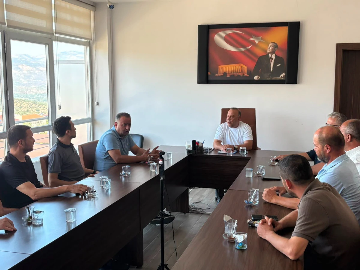 Başkan Galip &Ouml;zel, merkez mahalle muhtarlarıyla talepleri masaya yatırdı