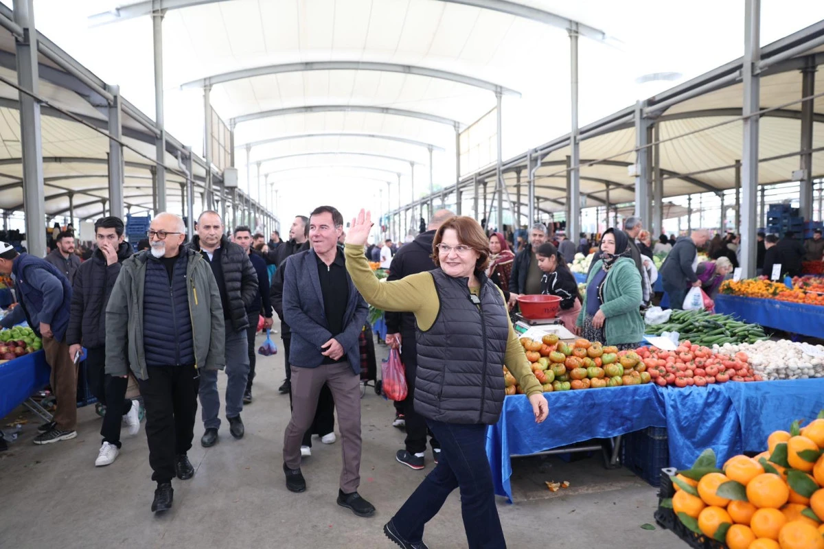 BAŞKAN HATİCE GEN&Ccedil;AY, PAZAR ESNAFININ YANINDA 