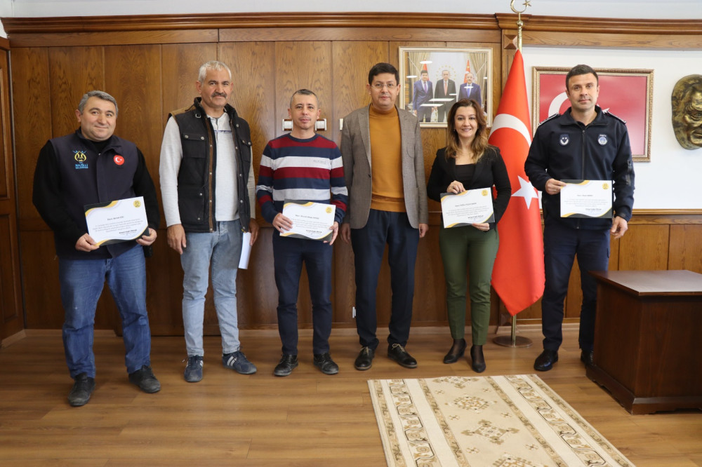 BAŞKAN ÖZCAN PERSONELLERİNİ ÖDÜLLENDİRDİ