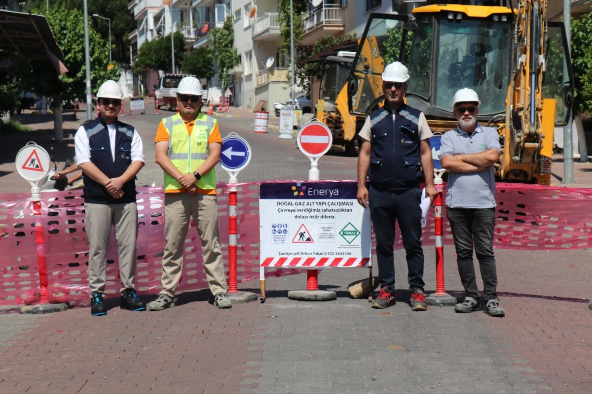 Başkan &Ouml;zel M&uuml;jdeyi Verdi: &ldquo;Doğalgaz İ&ccedil;in İlk Kazma Vuruldu&rdquo;