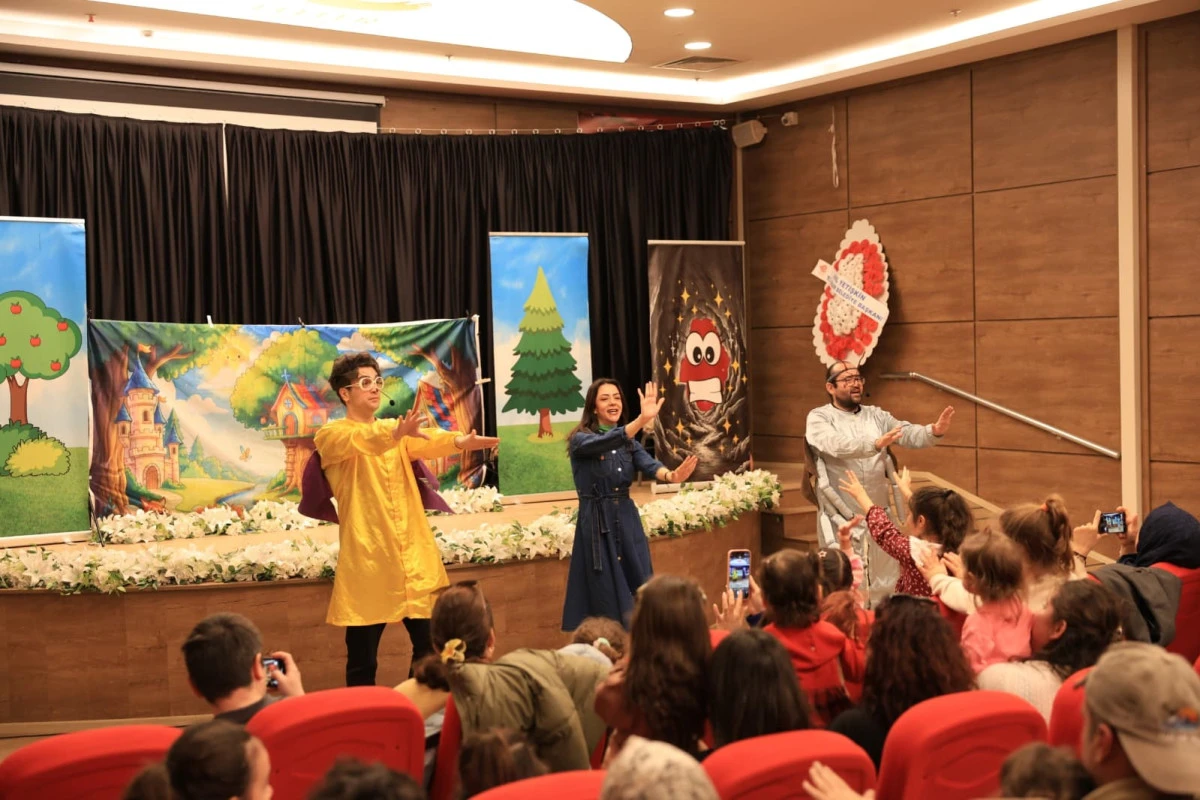 BAŞKAN YETİŞKİN, ARA TATİLDE &Ccedil;OCUKLARI TİYATROYLA BULUŞTURUYOR