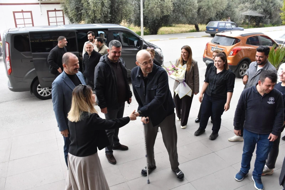 BAŞKAN ZENCİRCİ HASTANE &Ccedil;IKIŞI EVE UĞRAMADAN BELEDİYEYE UĞRADI