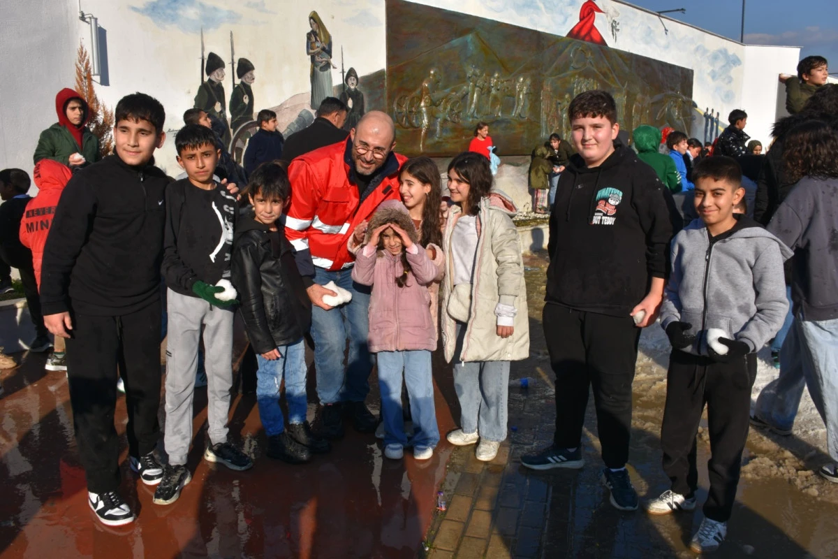 BAŞKAN ZENCİRCİ&rsquo;DEN &Ccedil;OCUKLARA UNUTULMAZ KARNE HEDİYESİ