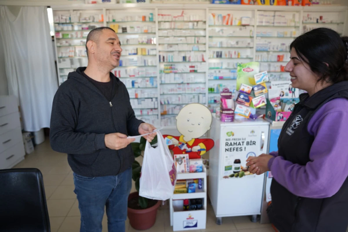 Başkan Zencirci&rsquo;den Eczane Teknisyenlerine Anlamlı Jest