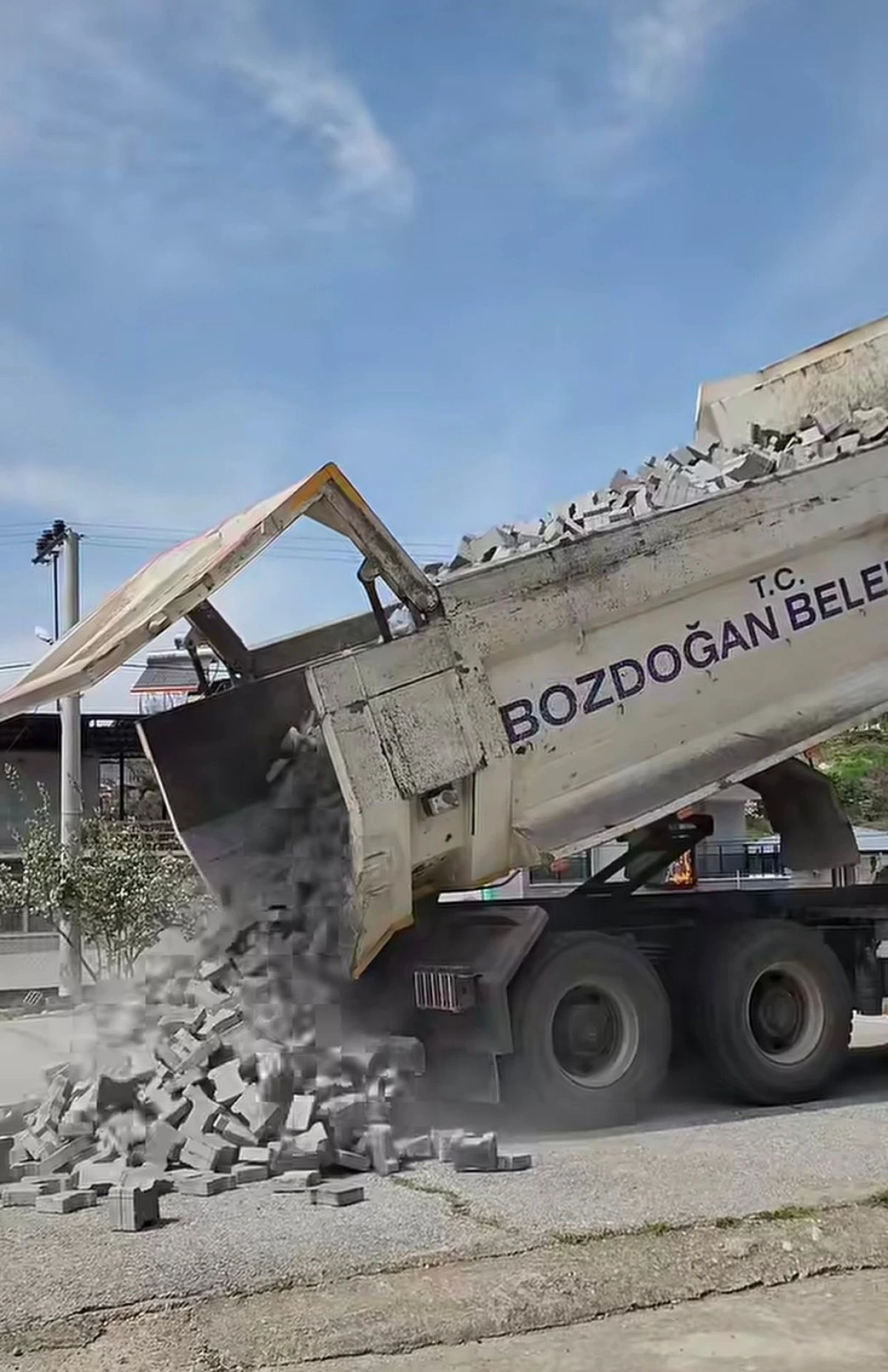 BOZDOĞAN BELEDİYESİ&rsquo;NDEN OKULLARA DESTEK S&Uuml;R&Uuml;YOR