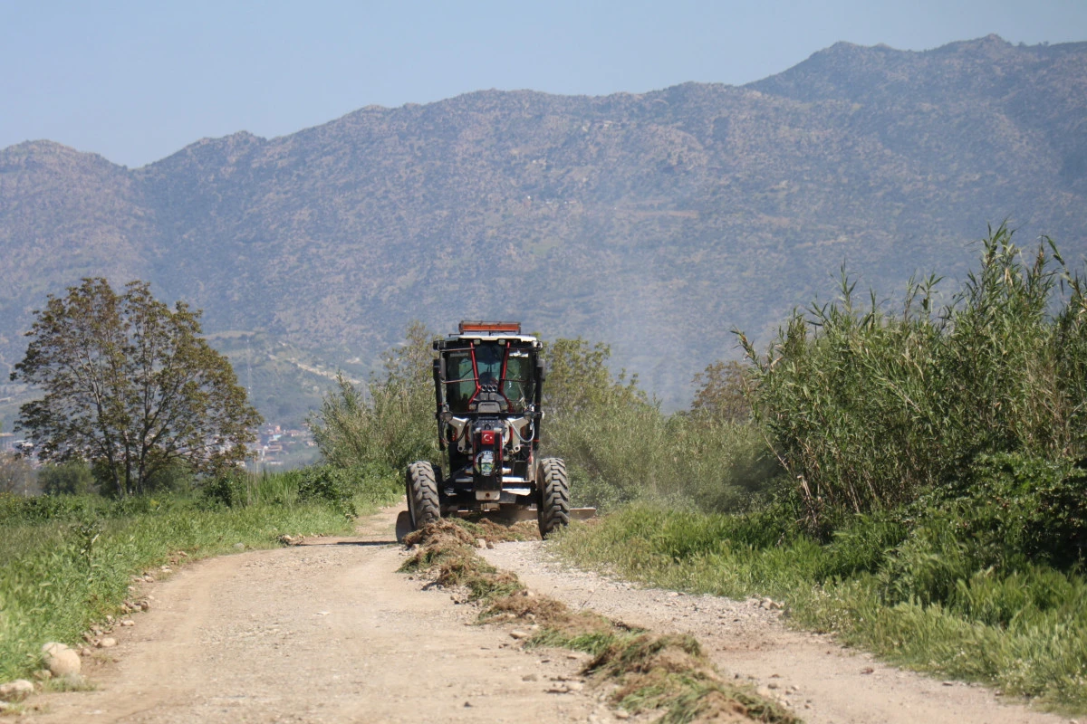 Bozdoğan Belediyesi&rsquo;nden &Uuml;reticiye Yol Hamlesi
