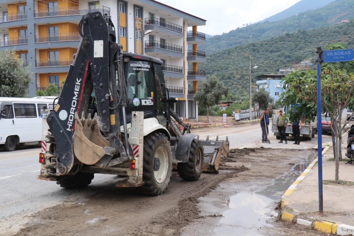 Bozdoğan&rsquo;da Yağışın İzleri Siliniyor: Belediye Ekipleri Sahada