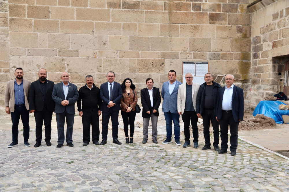 CHP’Lİ KARAKOZ ‘TÜRKİYE’NİN BAHARI’ İÇİN AFYONKARAHİSAR’A DEMİR ATTI 