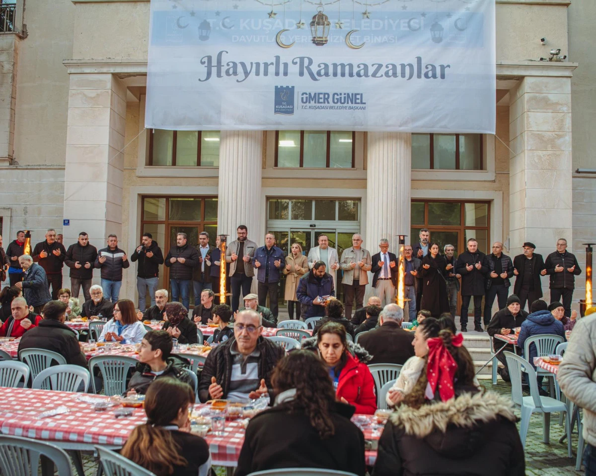 DAVUTLAR&rsquo;DA ORU&Ccedil;LAR KUŞADASI BELEDİYESİ&rsquo;NİN İFTAR SOFRASINDA A&Ccedil;ILDI