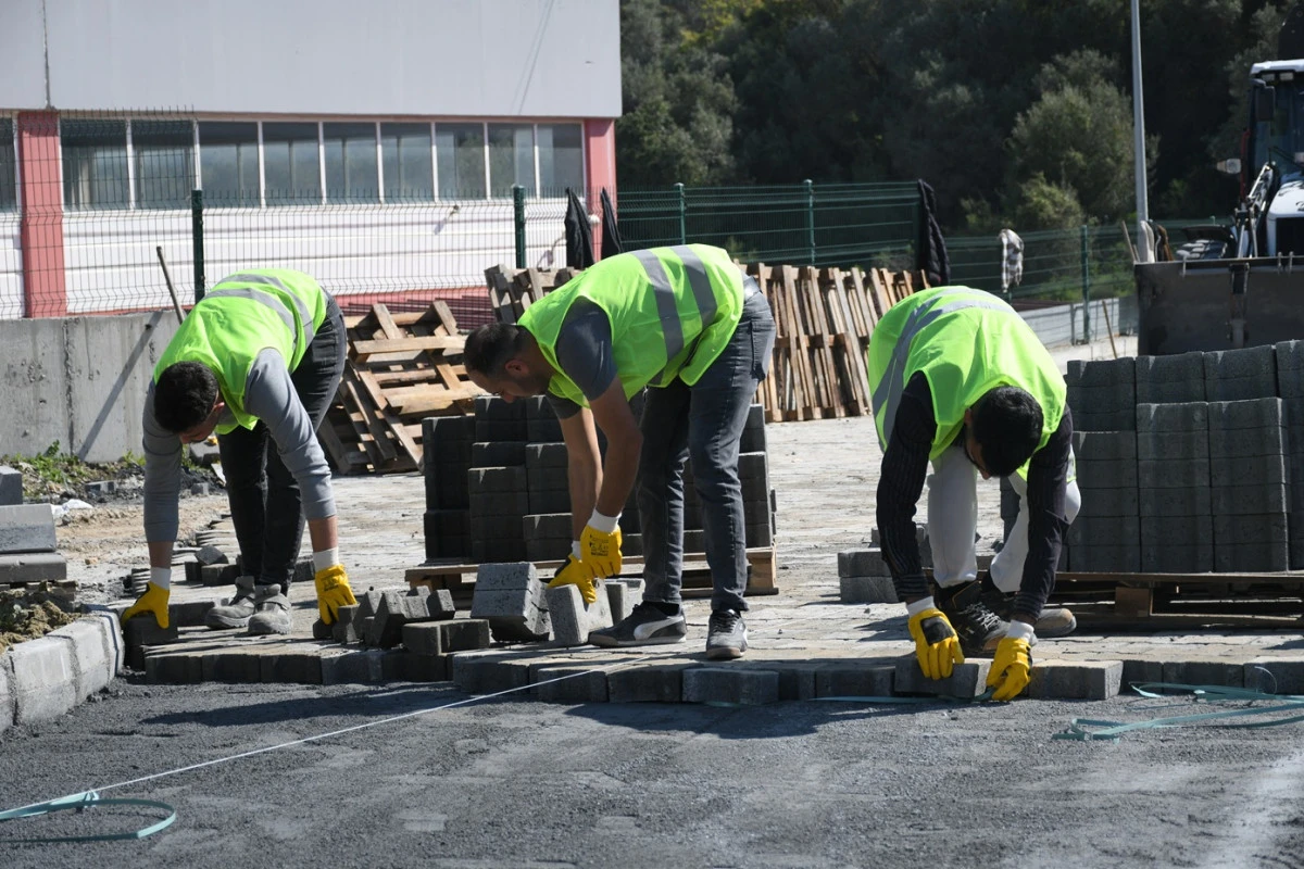 DEĞİRMENDERE MAHALLESİ&rsquo;NİN YENİ YOLLARI Y&Uuml;KLENİYOR