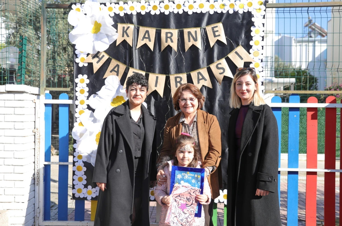 DENİZ YILDIZLARI KREŞ VE G&Uuml;ND&Uuml;Z BAKIMEVİ&rsquo;NDE KARNE SEVİNCİ