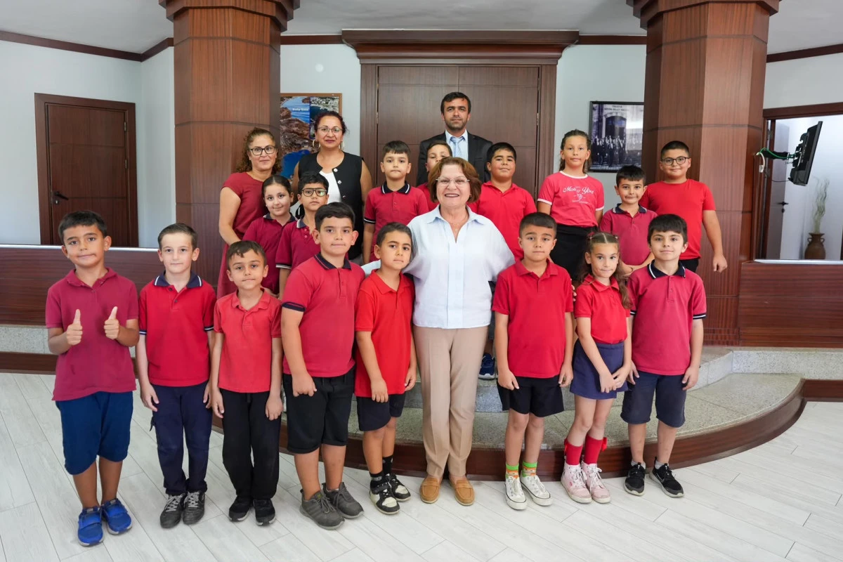 DİDİM BELEDİYE BAŞKANI HATİCE GEN&Ccedil;AY MİNİK MİSAFİRLERİNİ AĞIRLADI