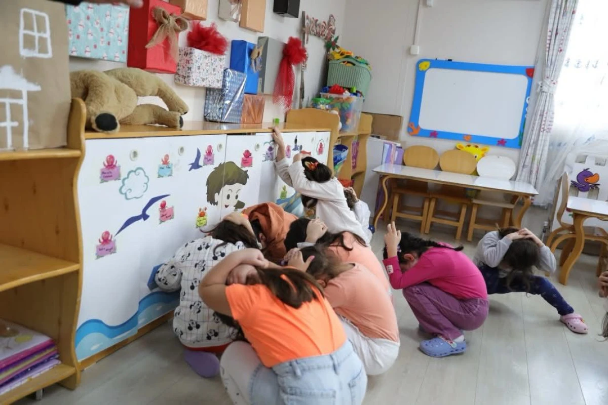 DİDİM BELEDİYESİ, MİNİK &Ouml;ĞRENCİLERE DEPREM FARKINDALIĞI KAZANDIRIYOR