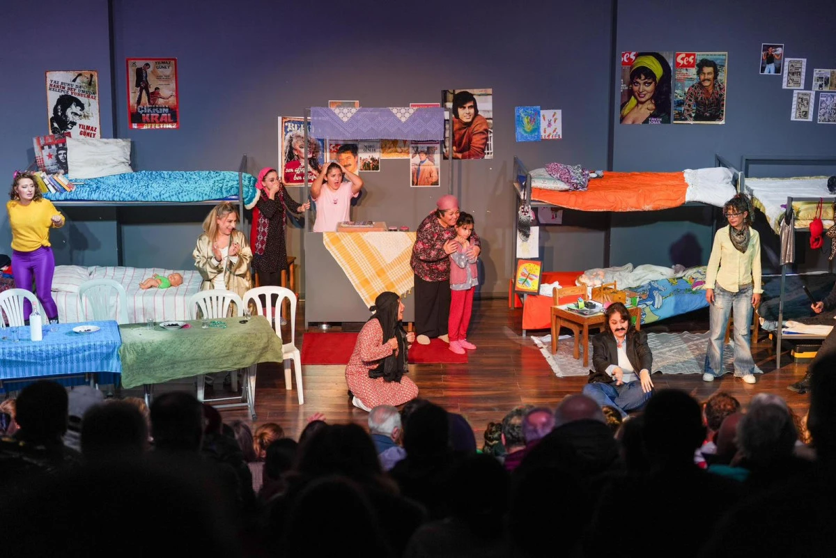 DİDİM&rsquo;DE KADIN KADINA &Ouml;ZG&Uuml;RL&Uuml;K: UMUT VE YAŞAMIN DEĞERİ SAHNEYE TAŞINDI