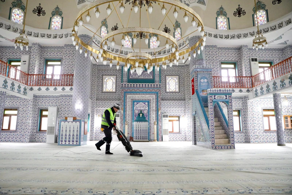 DİDİM&rsquo;DEKİ CAMİLERDE RAMAZAN &Ouml;NCESİ TEMİZLİK &Ccedil;ALIŞMALARI YOĞUNLAŞTIRILDI