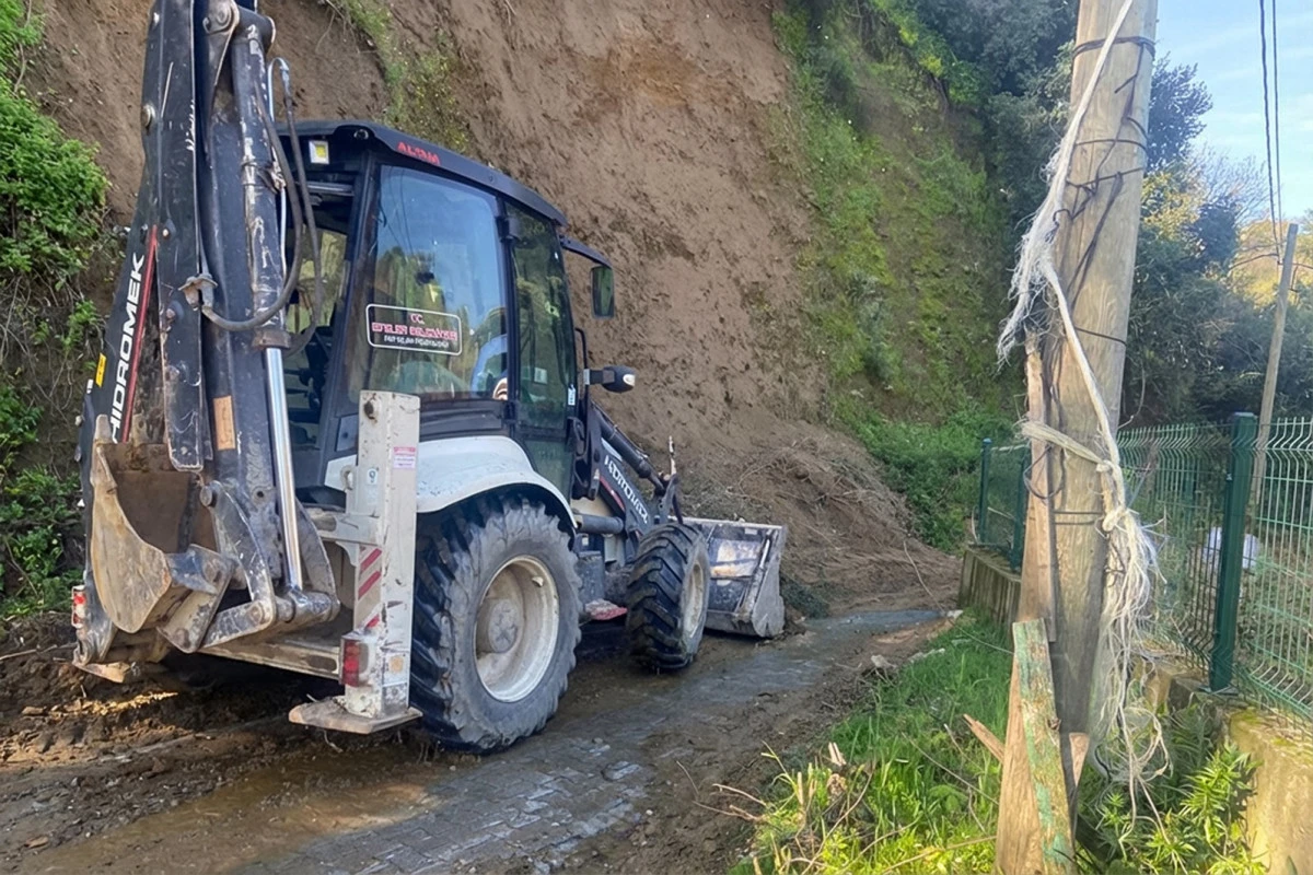 EFELER BELEDİYESİ KAPANAN YOLLARI YENİDEN ULAŞIMA A&Ccedil;IYOR