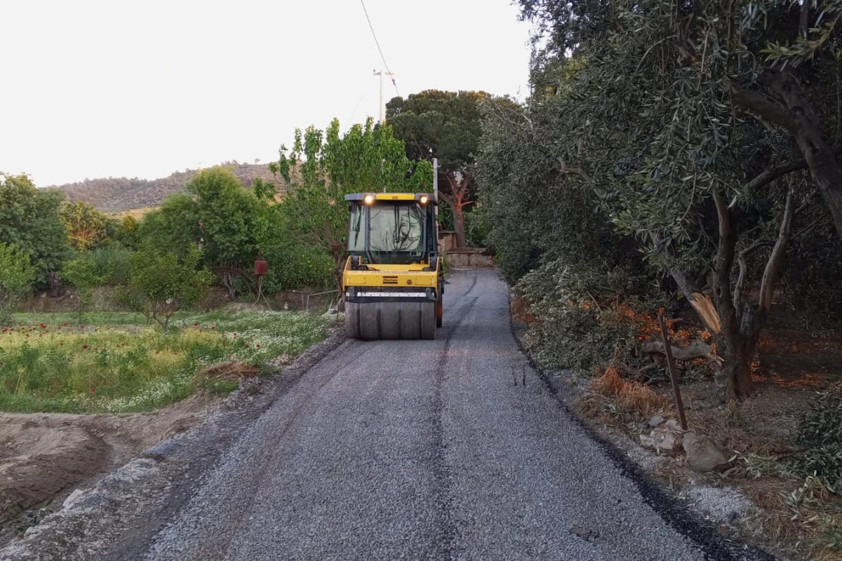 EFELER BELEDİYESİ YOL KONFORU VE G&Uuml;VENLİĞİ İ&Ccedil;İN &Ccedil;ALIŞMALARINA DEVAM EDİYOR