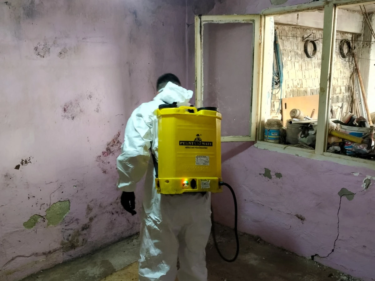 EFELER BELEDİYESİ&rsquo;NDEN &Ccedil;&Ouml;P EVLERDE KAPSAMLI TEMİZLİK &Ccedil;ALIŞMASI