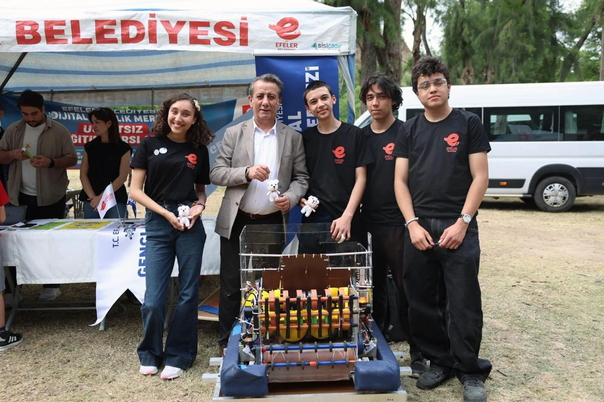 EFELER&rsquo;DE 19 MAYIS COŞKUSU GEN&Ccedil;LİK ŞENLİĞİ İLE YAŞANDI