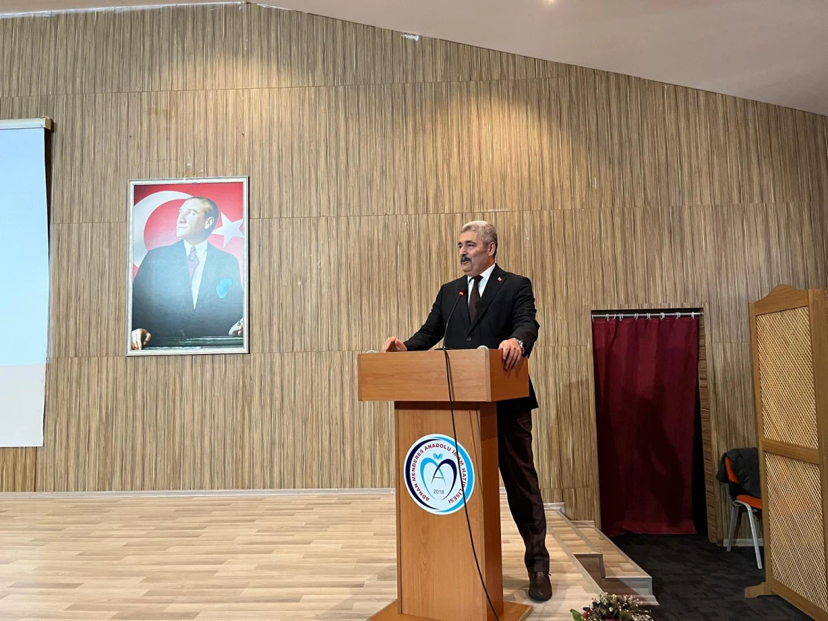 Efeler&rsquo;de Eğitimde K&uuml;resel Ufuk: &ldquo;Karşılaştırmalı Eğitim Semineri&rdquo; Ger&ccedil;ekleştirildi
