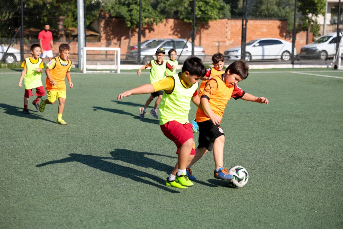 EFELER&rsquo;DE GELECEĞİN YILDIZLARI MEHMET ANBARLI SPOR TESİSLERİ&rsquo;NDE YETİŞİYOR